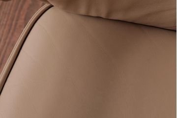 中古　富士ファニチア(FUJI FUNITURE)　キャスター付き　個性的なフレームが目を引くオリジナル座面のダイニングチェア(アームチェア)(1)