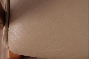 中古　富士ファニチア(FUJI FUNITURE)　キャスター付き　個性的なフレームが目を引くオリジナル座面のダイニングチェア(アームチェア)(1)