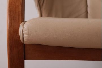 中古　富士ファニチア(FUJI FUNITURE)　キャスター付き　個性的なフレームが目を引くオリジナル座面のダイニングチェア(アームチェア)(1)