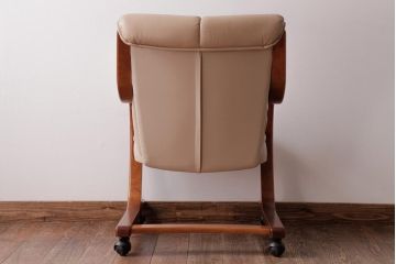 中古　富士ファニチア(FUJI FUNITURE)　キャスター付き　個性的なフレームが目を引くオリジナル座面のダイニングチェア(アームチェア)(1)