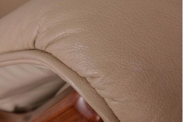 中古　富士ファニチア(FUJI FUNITURE)　キャスター付き　個性的なフレームが目を引くオリジナル座面のダイニングチェア(アームチェア)(1)