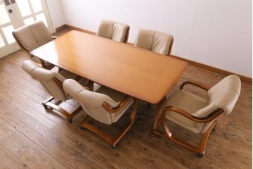 中古　富士ファニチア(FUJI FUNITURE)　キャスター付き　個性的なフレームが目を引くオリジナル座面のダイニングチェア(アームチェア)(1)