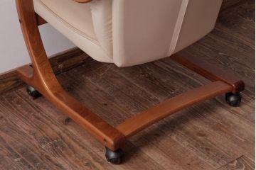 中古　富士ファニチア(FUJI FUNITURE)　キャスター付き　個性的なフレームが目を引くオリジナル座面のダイニングチェア(アームチェア)(2)