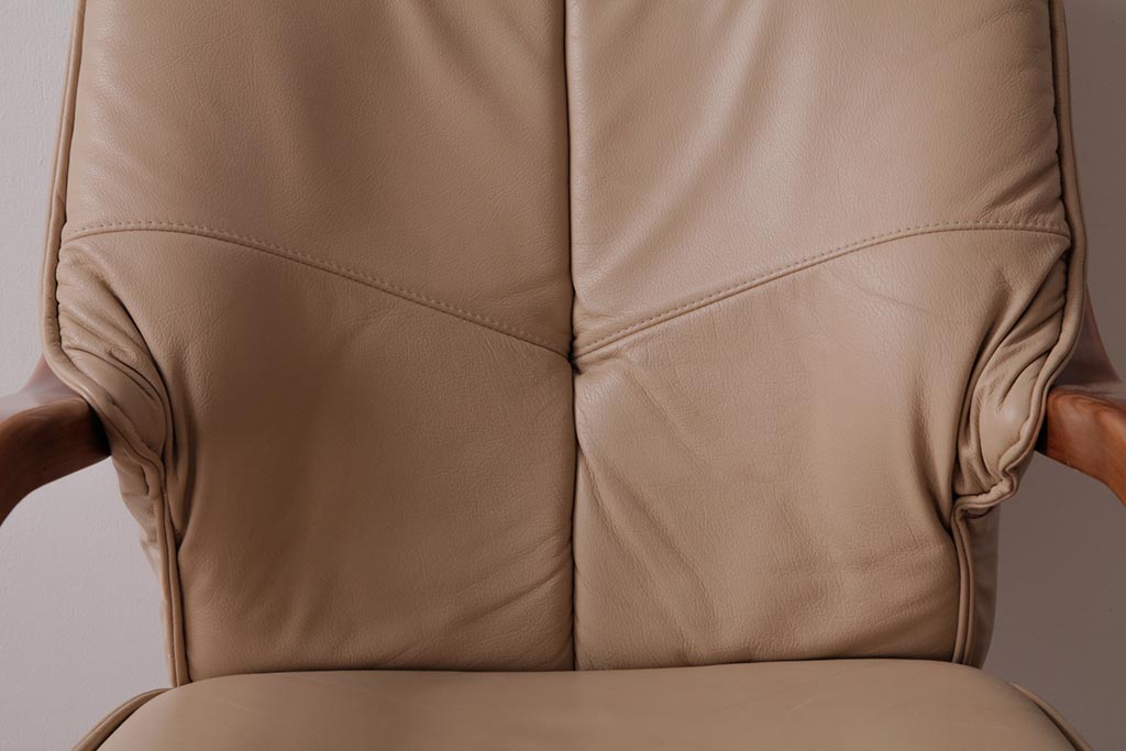 中古　富士ファニチア(FUJI FUNITURE)　キャスター付き　個性的なフレームが目を引くオリジナル座面のダイニングチェア(アームチェア)(3)