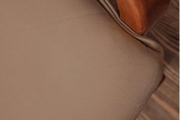 中古　富士ファニチア(FUJI FUNITURE)　キャスター付き　個性的なフレームが目を引くオリジナル座面のダイニングチェア(アームチェア)(3)