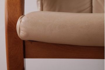 中古　富士ファニチア(FUJI FUNITURE)　キャスター付き　個性的なフレームが目を引くオリジナル座面のダイニングチェア(アームチェア)(3)