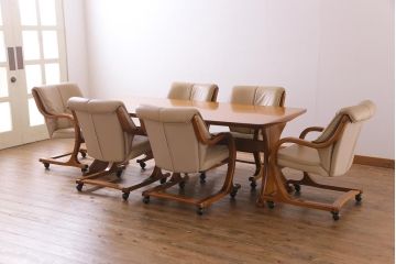 中古　富士ファニチア(FUJI FUNITURE)　キャスター付き　個性的なフレームが目を引くオリジナル座面のダイニングチェア(アームチェア)