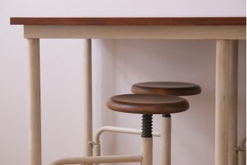 ラフジュ工房オリジナル アンティークペイントが魅力的な6脚格納スツール付きテーブル(ダイニングテーブル、作業台)(2)