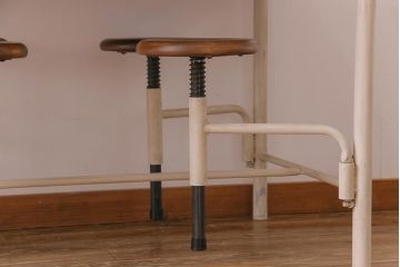 ラフジュ工房オリジナル アンティークペイントが魅力的な6脚格納スツール付きテーブル(ダイニングテーブル、作業台)(2)