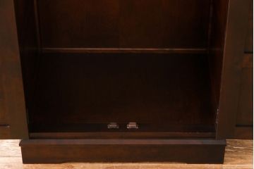 ビンテージ家具　美品　北海道民芸家具　小振り　落ち着きあるシックな佇まいのワードローブ