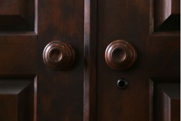 ビンテージ家具　美品　北海道民芸家具　小振り　落ち着きあるシックな佇まいのワードローブ