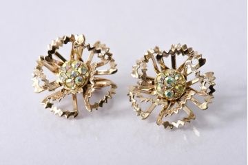 アンティーク雑貨　アメリカビンテージ　Sarah Coventry(サラ コベントリー)　フラワーモチーフのイヤリング(アクセサリー)
