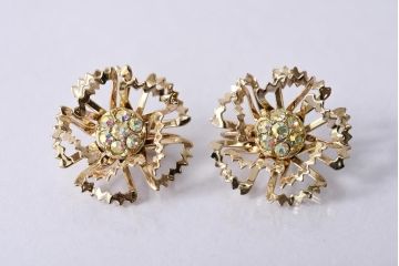 アンティーク雑貨　アメリカビンテージ　Sarah Coventry(サラ コベントリー)　フラワーモチーフのイヤリング(アクセサリー)