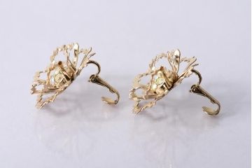 アンティーク雑貨　アメリカビンテージ　Sarah Coventry(サラ コベントリー)　フラワーモチーフのイヤリング(アクセサリー)