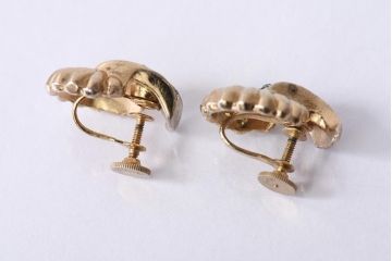 アンティーク雑貨　アメリカビンテージ　Coro(コロ)　シックで華やかな青い石入りイヤリング(アクセサリー)