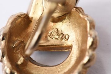 アンティーク雑貨　アメリカビンテージ　Coro(コロ)　シックで華やかな青い石入りイヤリング(アクセサリー)