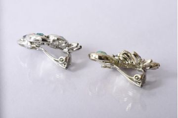 アンティーク雑貨　アメリカビンテージ　BSK 爽やかな青が目を引くシルバーメタルのイヤリング(アクセサリー)