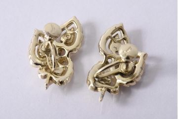 アンティーク雑貨　アメリカビンテージ　Coro(コロ)　リーフモチーフがユニークなイヤリング(アクセサリー)