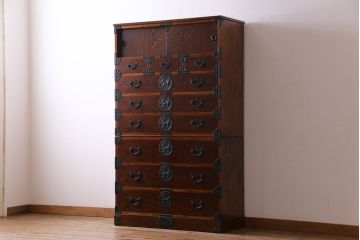 中古美品　岩谷堂箪笥　獅子モチーフの金具が目を引く重ね箪笥(チェスト、整理箪笥)