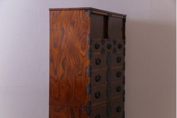 中古美品　岩谷堂箪笥　獅子モチーフの金具が目を引く重ね箪笥(チェスト、整理箪笥)