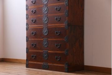 中古美品　岩谷堂箪笥　獅子モチーフの金具が目を引く重ね箪笥(チェスト、整理箪笥)