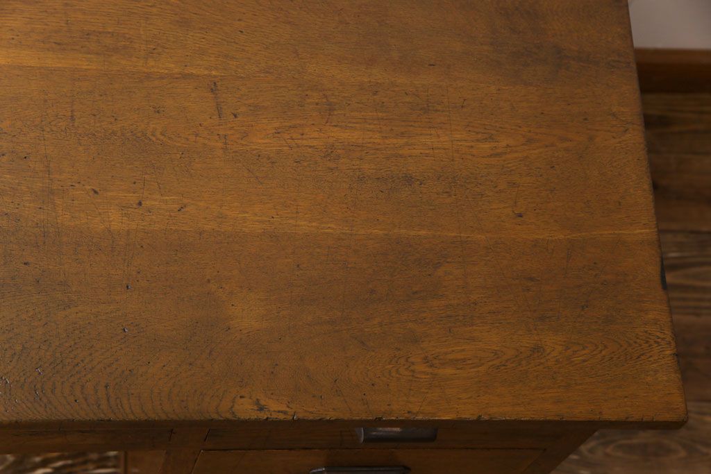 レトロ家具　昭和レトロ　大振り　古いナラ材の風合いが味のある片袖机(ワークデスク、在宅ワーク、在宅用、作業台)