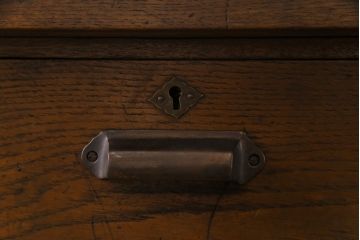 レトロ家具　昭和レトロ　大振り　古いナラ材の風合いが味のある片袖机(ワークデスク、在宅ワーク、在宅用、作業台)