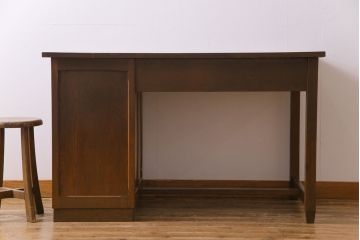 レトロ家具　昭和レトロ　大振り　古いナラ材の風合いが味のある片袖机(ワークデスク、在宅ワーク、在宅用、作業台)