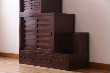 和製アンティーク　美品　ケヤキ材　上品さと存在感を放つ階段箪笥(時代箪笥)