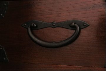 和製アンティーク　美品　ケヤキ材　上品さと存在感を放つ階段箪笥(時代箪笥)