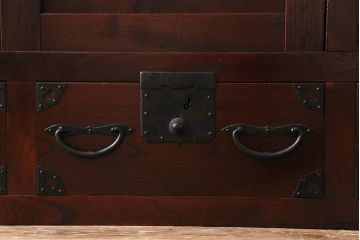 和製アンティーク　美品　ケヤキ材　上品さと存在感を放つ階段箪笥(時代箪笥)