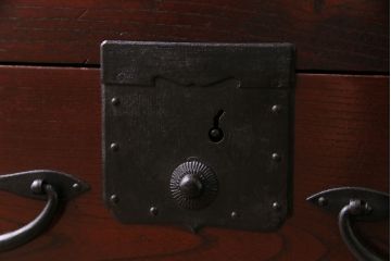 和製アンティーク　美品　ケヤキ材　上品さと存在感を放つ階段箪笥(時代箪笥)