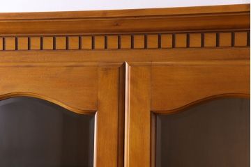 中古　横浜ダニエル(daniel)　A-208　エレガントな佇まいが魅力のブックケース(本箱、収納棚、キャビネット)(定価約50万円)