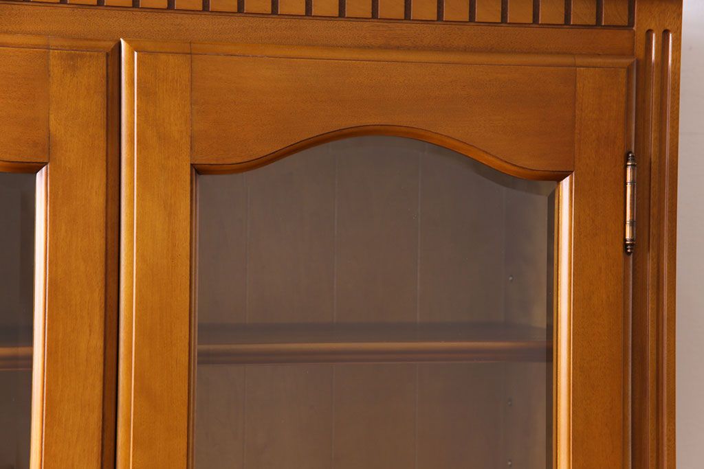 中古　横浜ダニエル(daniel)　A-208　エレガントな佇まいが魅力のブックケース(本箱、収納棚、キャビネット)(定価約50万円)