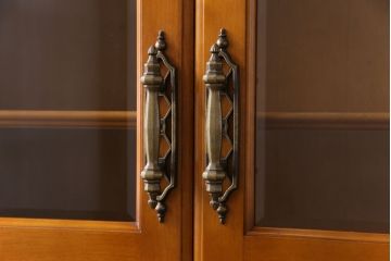 中古　横浜ダニエル(daniel)　A-208　エレガントな佇まいが魅力のブックケース(本箱、収納棚、キャビネット)(定価約50万円)