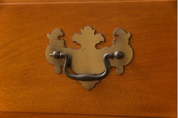 中古　横浜ダニエル(daniel)　A-208　エレガントな佇まいが魅力のブックケース(本箱、収納棚、キャビネット)(定価約50万円)