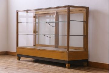 レトロ家具　昭和レトロ　ナラ材　懐かしさを感じる木味が魅力のガラスケース(ショーケース、飾り棚、陳列棚)