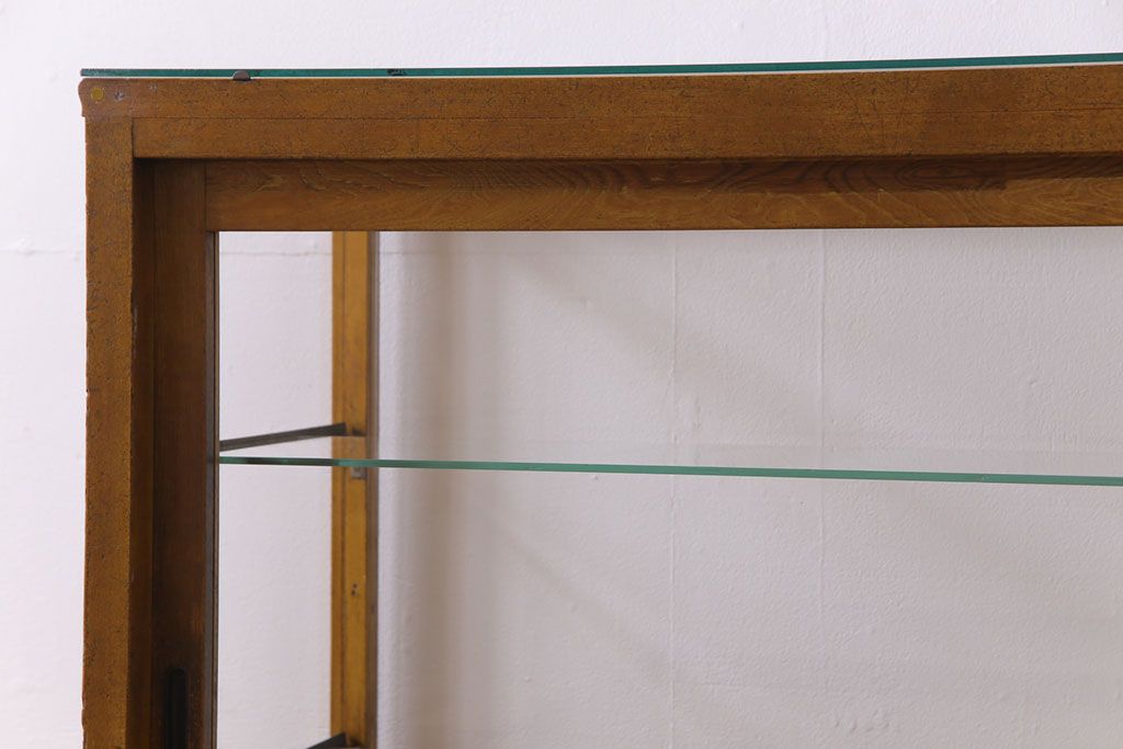 レトロ家具　昭和レトロ　ナラ材　懐かしさを感じる木味が魅力のガラスケース(ショーケース、飾り棚、陳列棚)