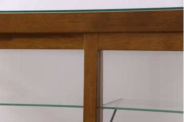 レトロ家具　昭和レトロ　ナラ材　懐かしさを感じる木味が魅力のガラスケース(ショーケース、飾り棚、陳列棚)