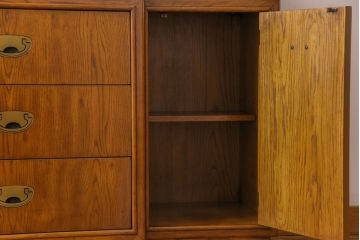 中古　DREXEL HERITAGE(ドレクセルヘリテイジ)　ダウンライト付きキャビネット(飾り棚、チャイナ、食器棚)