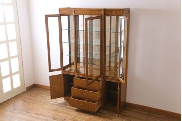 中古　DREXEL HERITAGE(ドレクセルヘリテイジ)　ダウンライト付きキャビネット(飾り棚、チャイナ、食器棚)