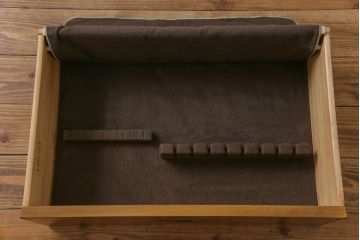 中古　DREXEL HERITAGE(ドレクセルヘリテイジ)　ダウンライト付きキャビネット(飾り棚、チャイナ、食器棚)