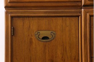 中古　DREXEL HERITAGE(ドレクセルヘリテイジ)　ダウンライト付きキャビネット(飾り棚、チャイナ、食器棚)