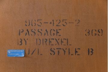 中古　DREXEL HERITAGE(ドレクセルヘリテイジ)　ダウンライト付きキャビネット(飾り棚、チャイナ、食器棚)