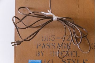 中古　DREXEL HERITAGE(ドレクセルヘリテイジ)　ダウンライト付きキャビネット(飾り棚、チャイナ、食器棚)
