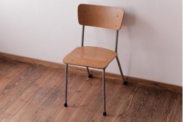 ヴィンテージ家具　イギリスビンテージ　シンプルな作りが取り入れやすいスクールチェア(ワークチェア)(1)