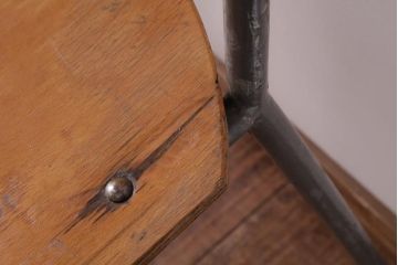 ヴィンテージ家具　イギリスビンテージ　シンプルな作りが取り入れやすいスクールチェア(ワークチェア)(2)