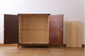 中古　岩谷堂箪笥　唐獅子　リメイク　伝統美あふれる荘厳な佇まいの箪笥サイドボード(和タンス、チェスト、整理箪笥)