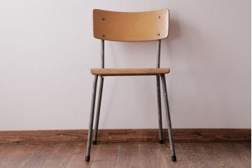 ヴィンテージ家具　イギリスビンテージ　シンプルな作りが取り入れやすいスクールチェア(ワークチェア)(3)