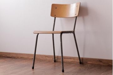 ヴィンテージ家具　イギリスビンテージ　シンプルな作りが取り入れやすいスクールチェア(ワークチェア)(3)